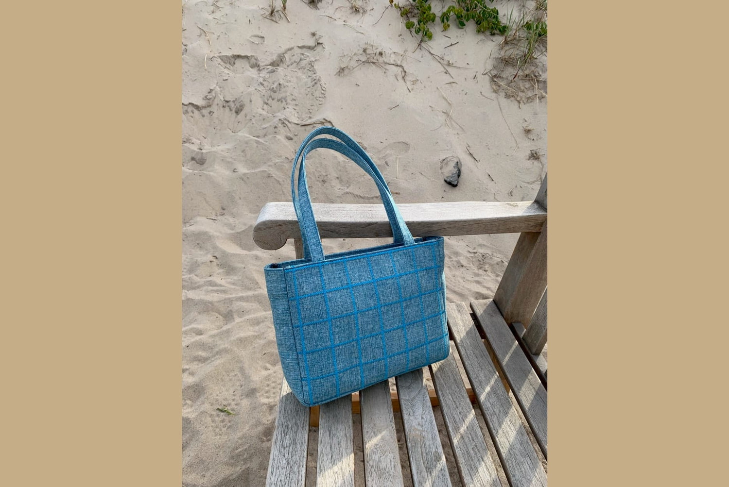tote on a beach - bench